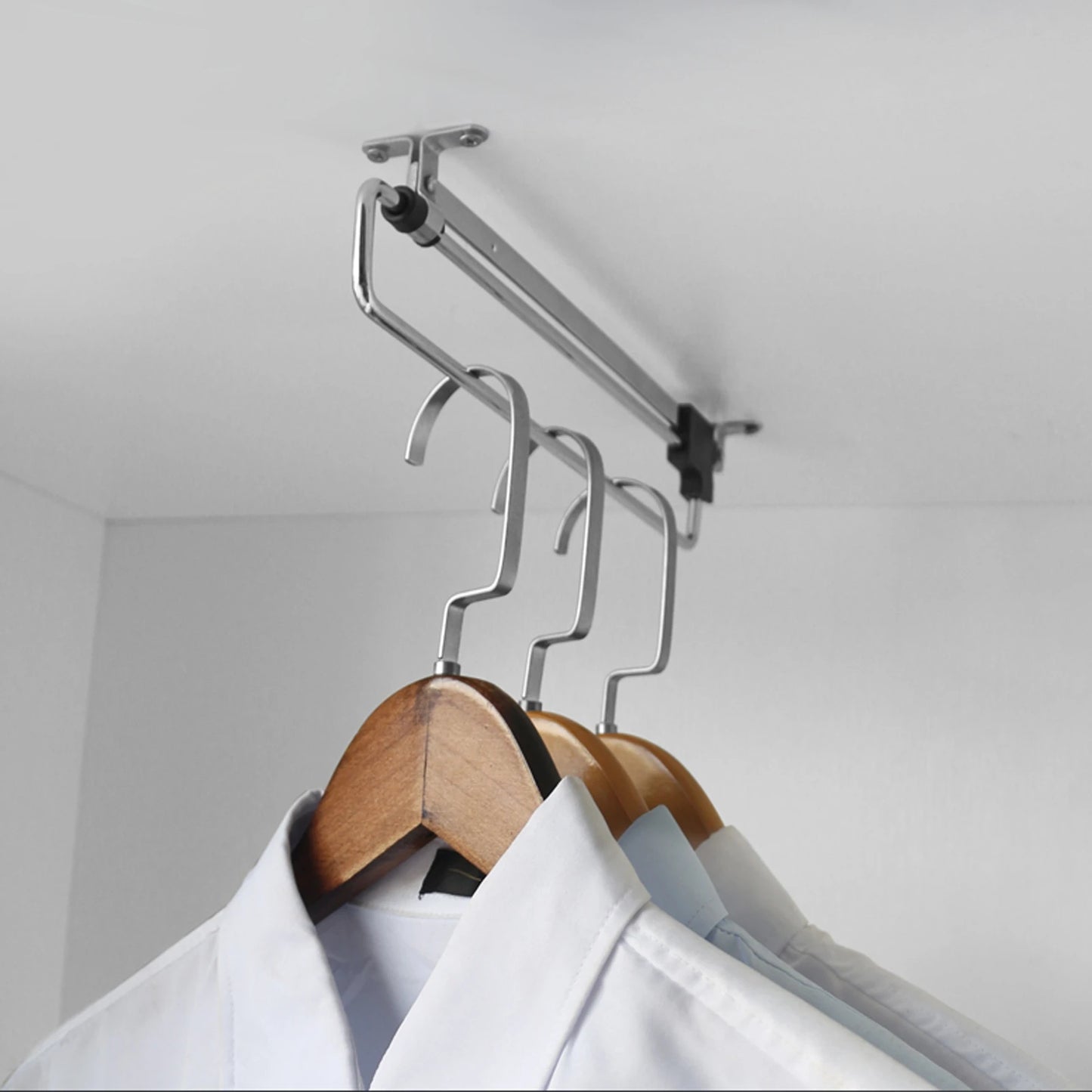 Retractable Closet // Wardrobe Rail Clothes Hanger Towel